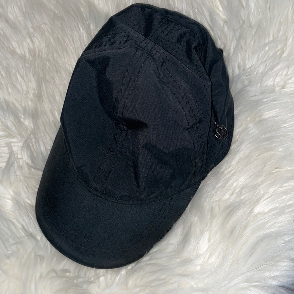 Lululemon adjustable Running hat with hidden side zipper